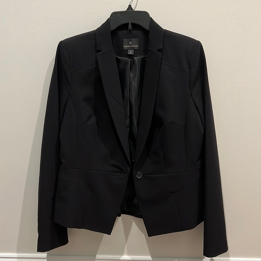 Worthington size 10 blazer. Solid black in color